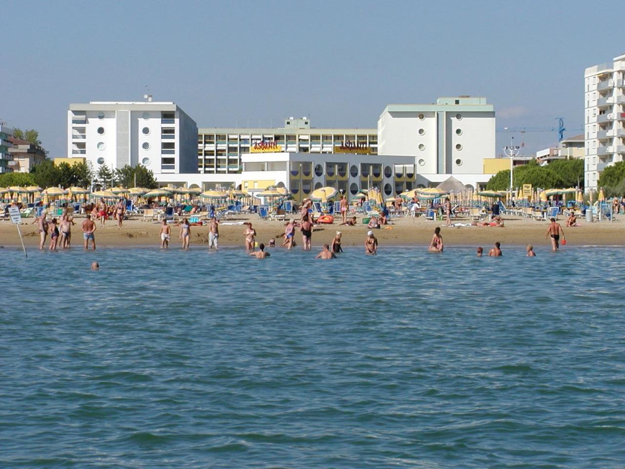 Complesso Solarium Apartman Bibione Kültér fotó
